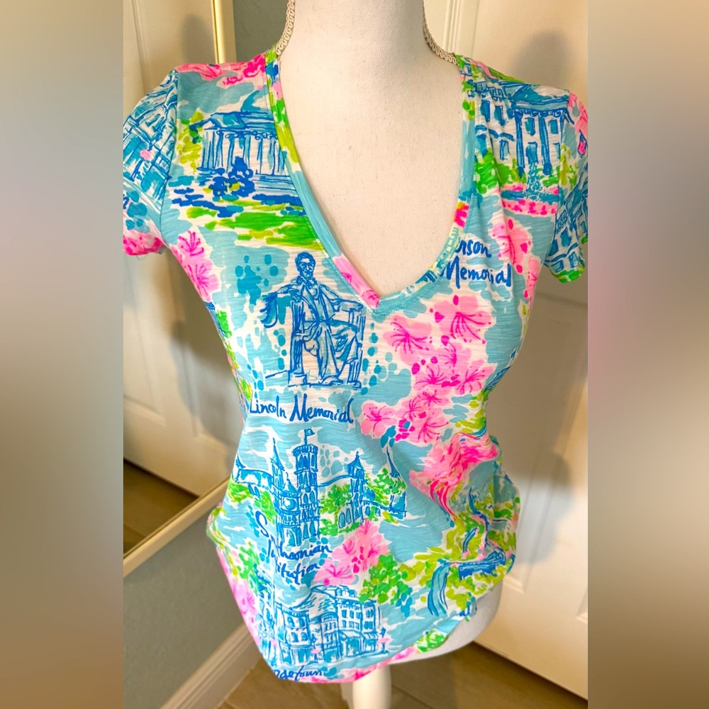 NWT Lilly Pulitzer Etta Washington DC Scenic Print V-Neck Tee XXS